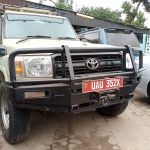 V.8 (4X4 7 SEATER, UPCOUNTRY)